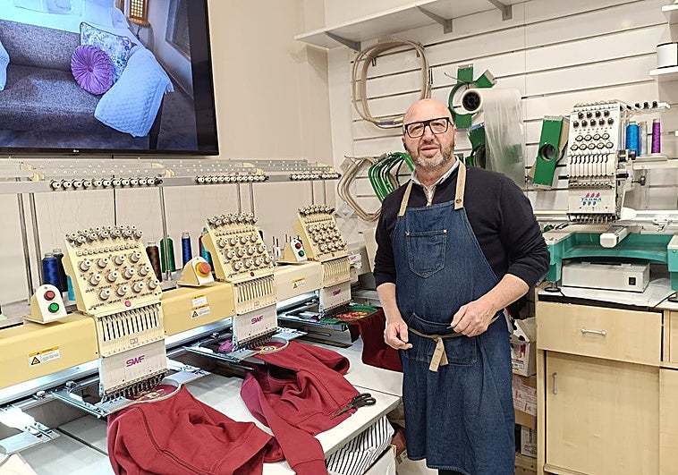 Los pioneros del bordado personalizado en Granada que siempre son tendencia en la Semana Santa